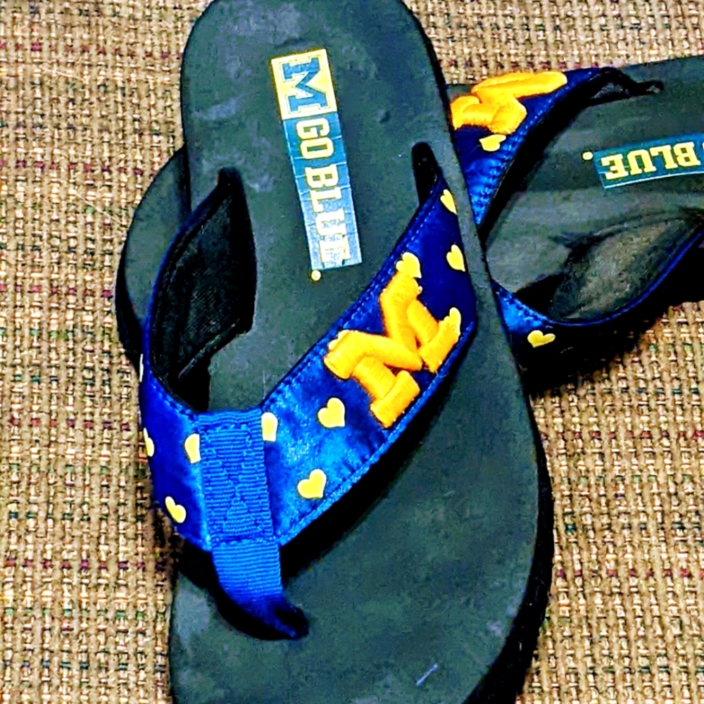Kids U of M sandals🌟